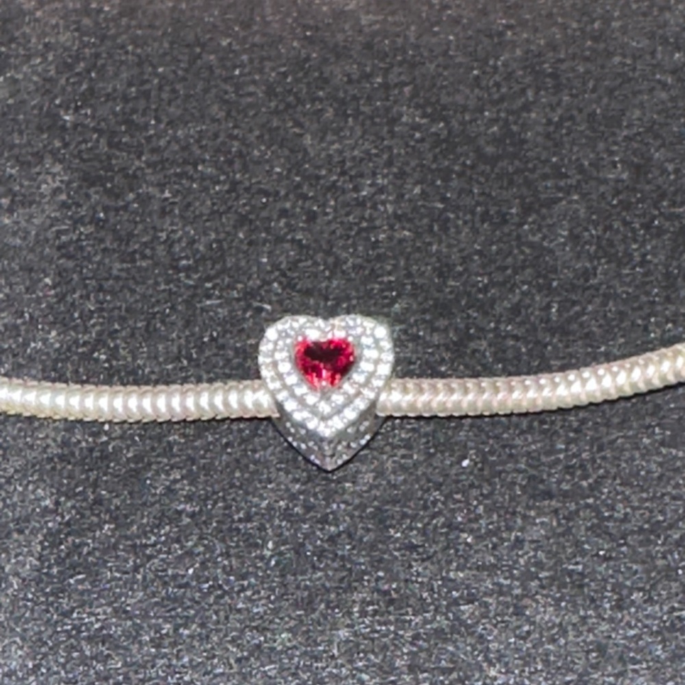 Halo Sparkling Heart Charm